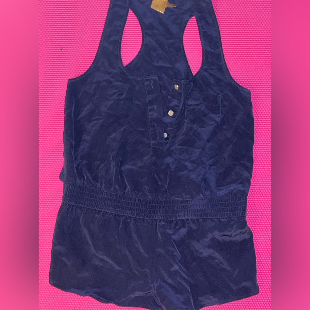 Cute navy romper in silky smooth material perfect for a spring / summer day.